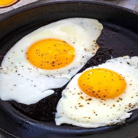 gebakken eieren (بيض عيون)
